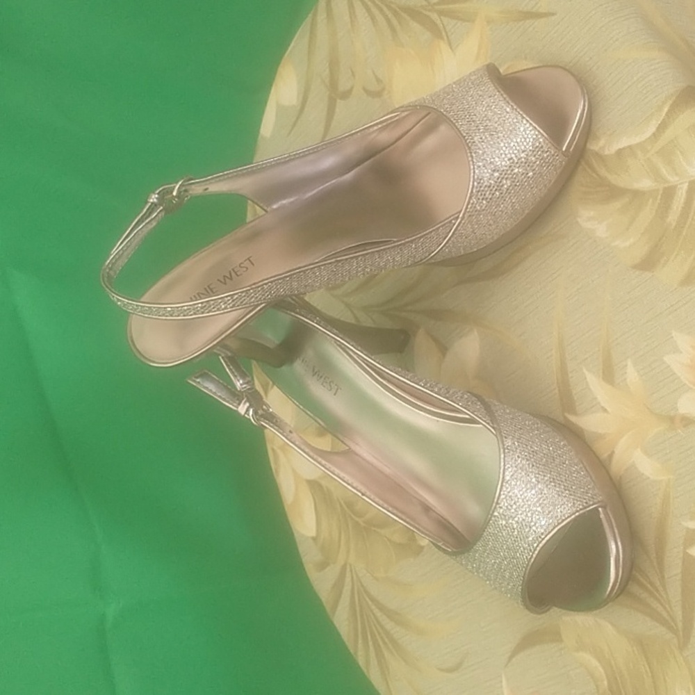 Shoes - Picture 2 of 4